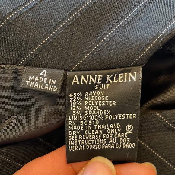 Anne Klein Blue pencil skirt suit, white pin stripe 2 button jacket - Picture 11 of 16